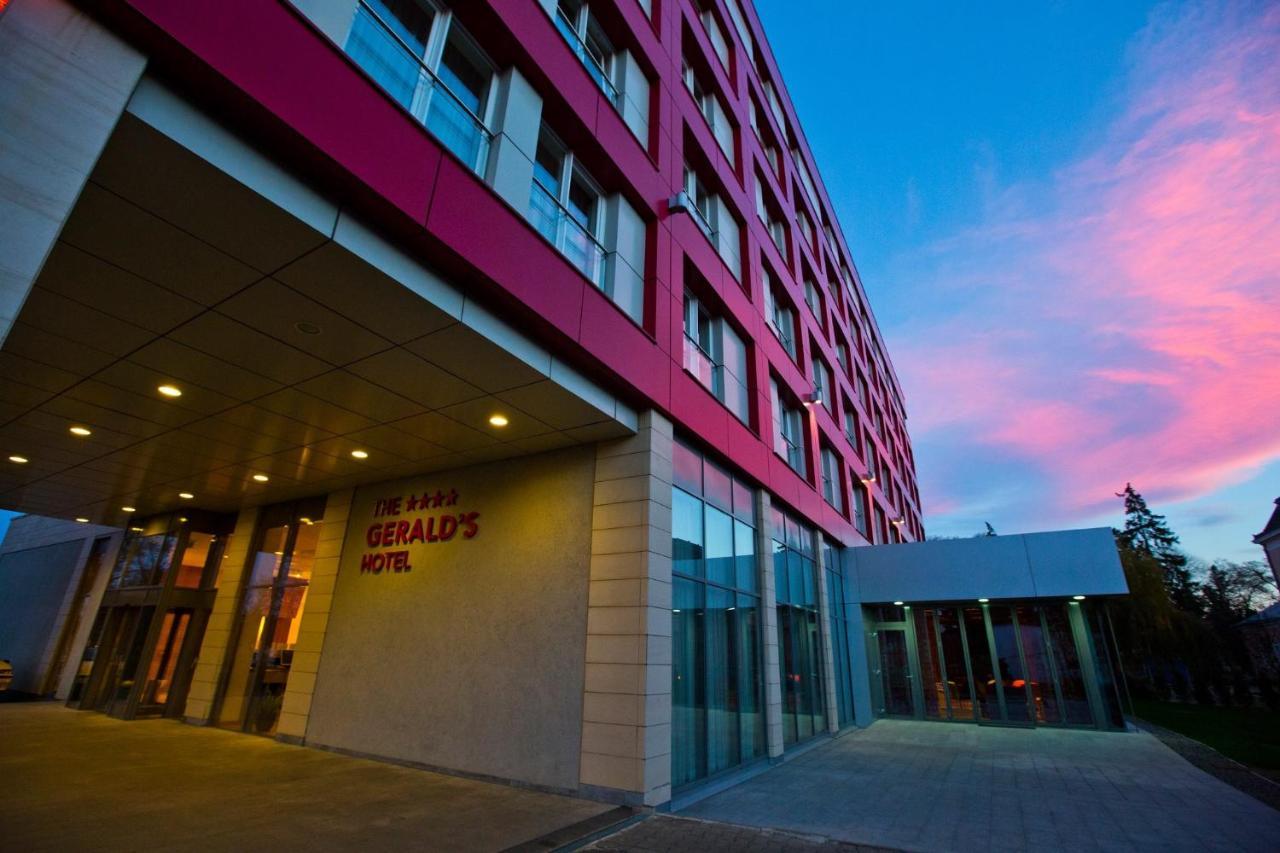 The Gerald'S Hotel Rădăuţi エクステリア 写真
