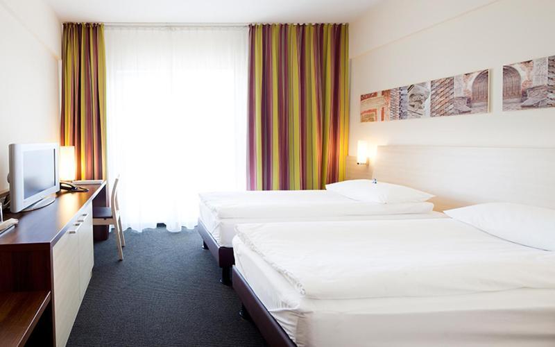 The Gerald'S Hotel Rădăuţi エクステリア 写真