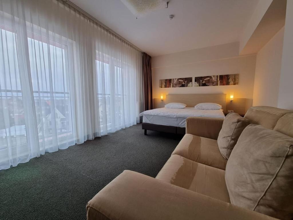 The Gerald'S Hotel Rădăuţi エクステリア 写真
