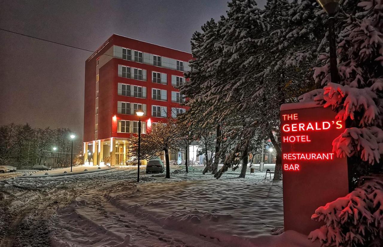 The Gerald'S Hotel Rădăuţi エクステリア 写真
