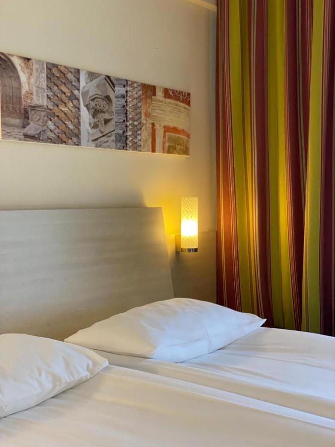 The Gerald'S Hotel Rădăuţi エクステリア 写真
