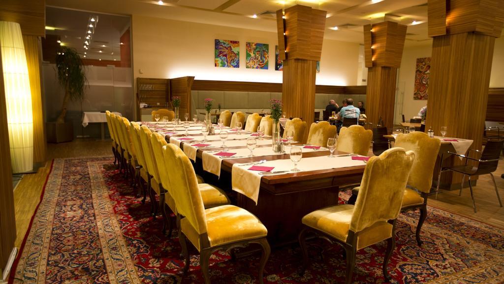 The Gerald'S Hotel Rădăuţi エクステリア 写真