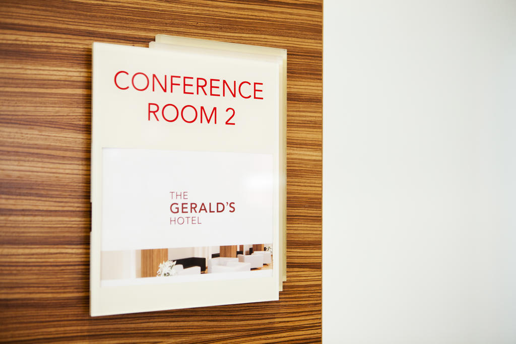 The Gerald'S Hotel Rădăuţi エクステリア 写真