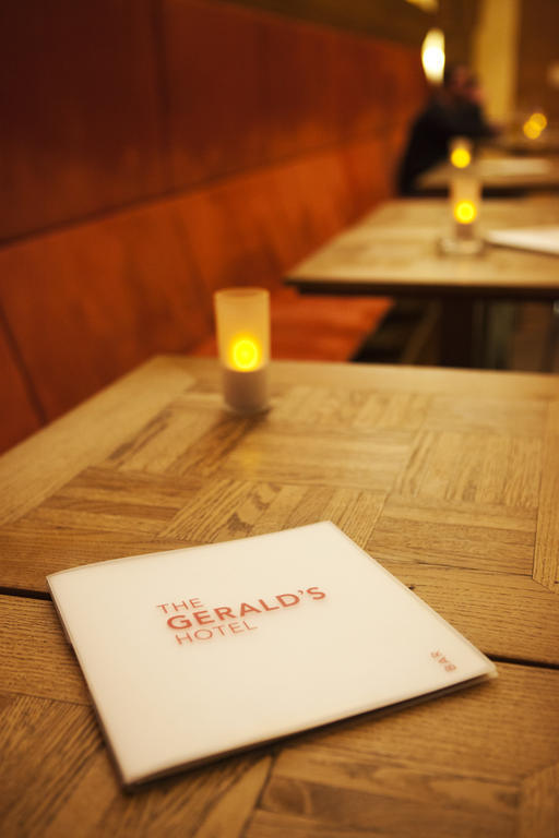 The Gerald'S Hotel Rădăuţi エクステリア 写真