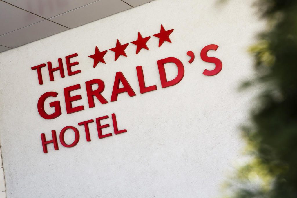 The Gerald'S Hotel Rădăuţi エクステリア 写真